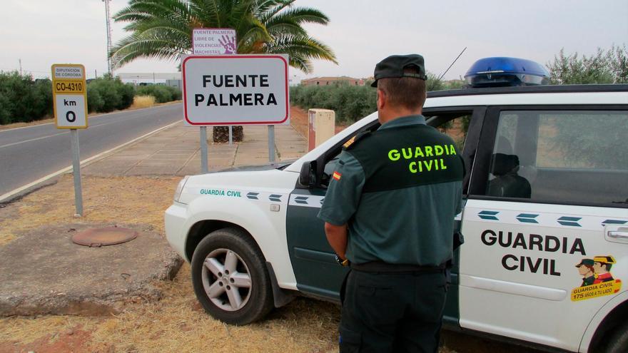 Una patrulla de la Guardia Civil en Fuente Palmera.