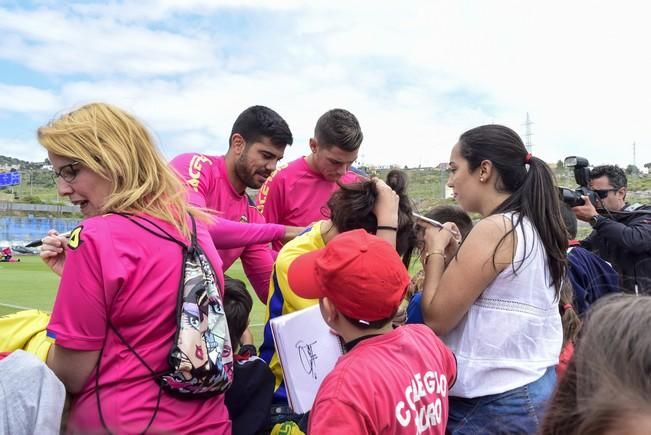 Entrenamiento de la UD Las Palmas en Barranco ...