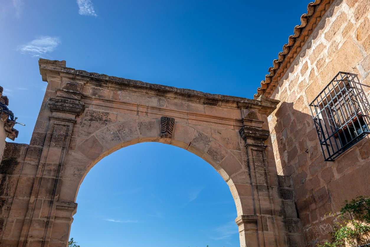 Arco de los Benalúa en Baños de la Encina, Jaén