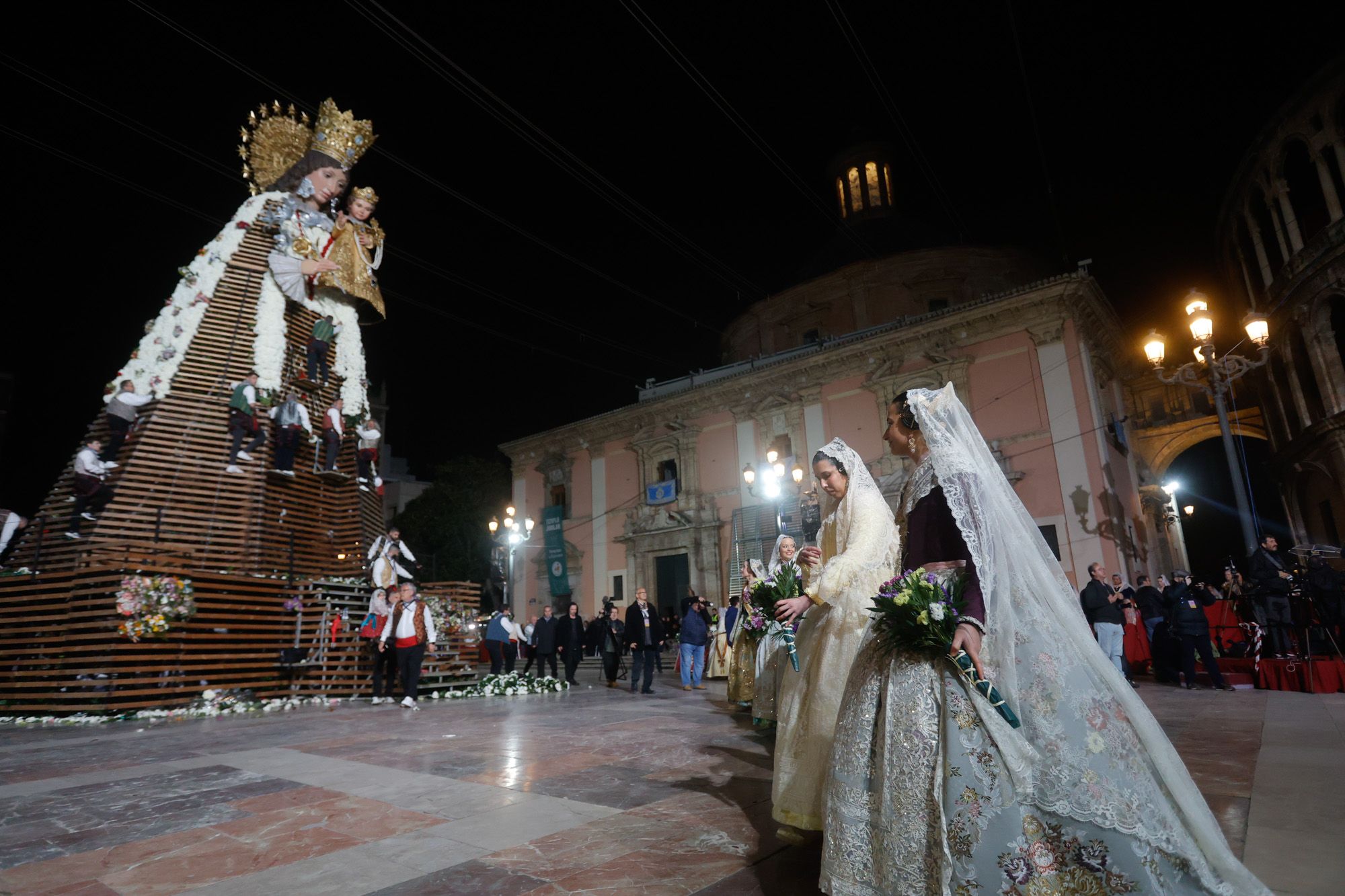 Todas las fotos de la Ofrenda del 17 de marzo por la calle San Vicente de 20:00 a 21:00 horas