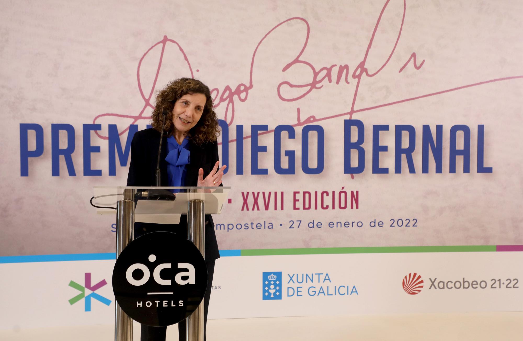 Carmen Merelas, directora de LA OPINIÓN, recibe el premio de periodismo Diego Bernal