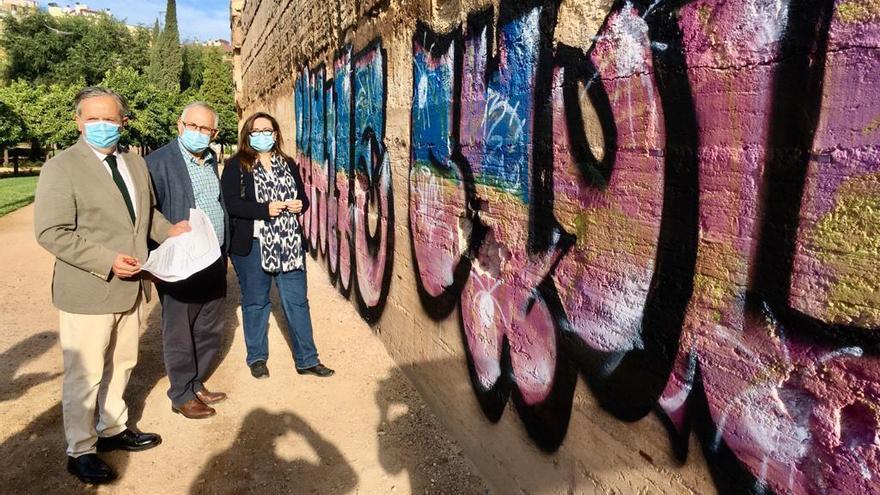 Comienzan los trabajos de limpieza de la muralla del Marrubial