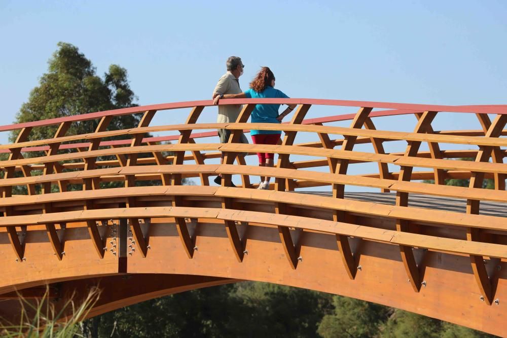 Inauguración de la pasarela peatonal sobre el río Guadalhorce, en Málaga.