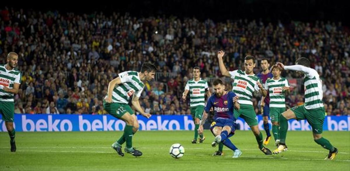 GOL DE MESSI . El astro azulgrana,en el Barça-Eibar.