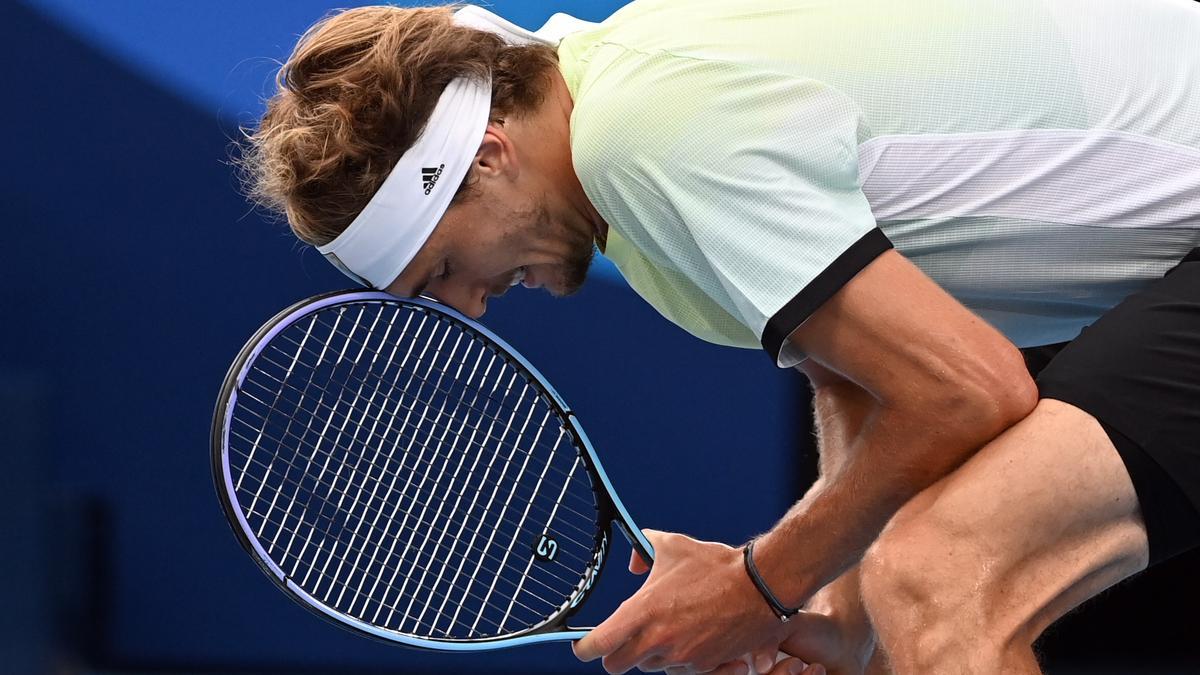 Zverev expulsado del torneo de Acapulco por agredir al juez de silla.