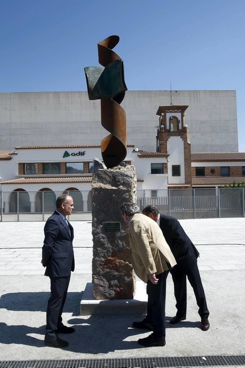 Fotogalería: Inauguración de la escultura en la Plaza El Periódico de Aragón