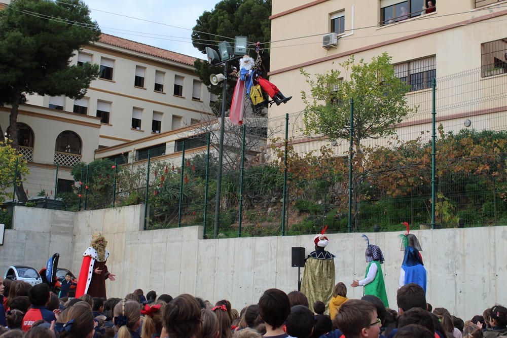 Los Reyes Magos visitan el colegio de Las Esclavas