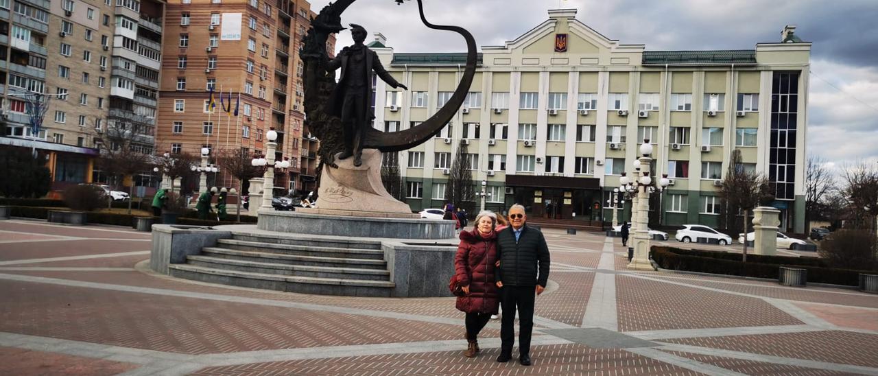 Larisa y Vicente, ayer en Kiev.