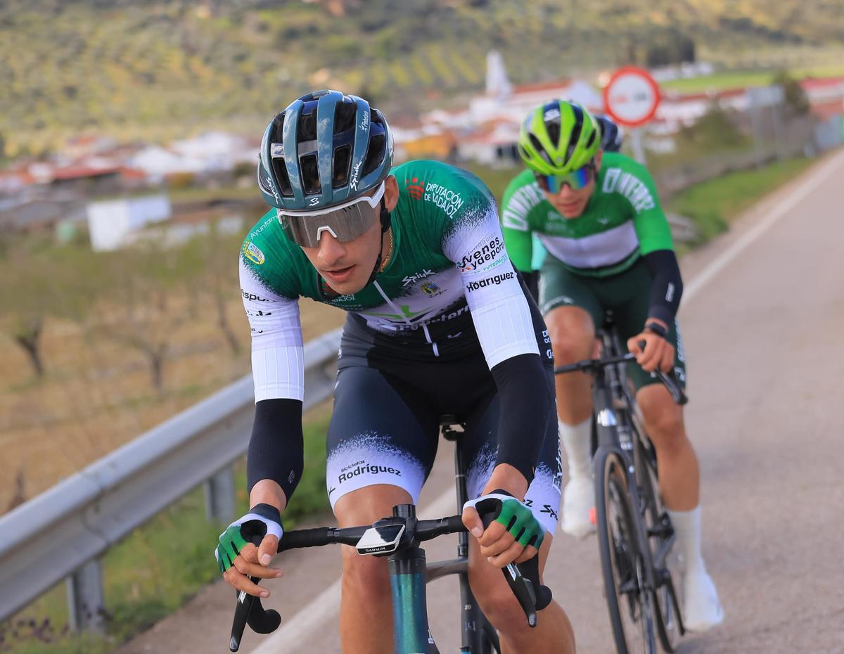 Adrián Benito, al frente del grupo.