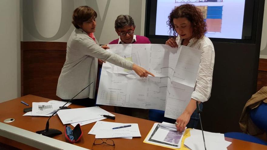 Por la izquierda, Ana Rivas, Roberto Sánchez Ramos y Cristina Pontón durante la presentación del proyecto.