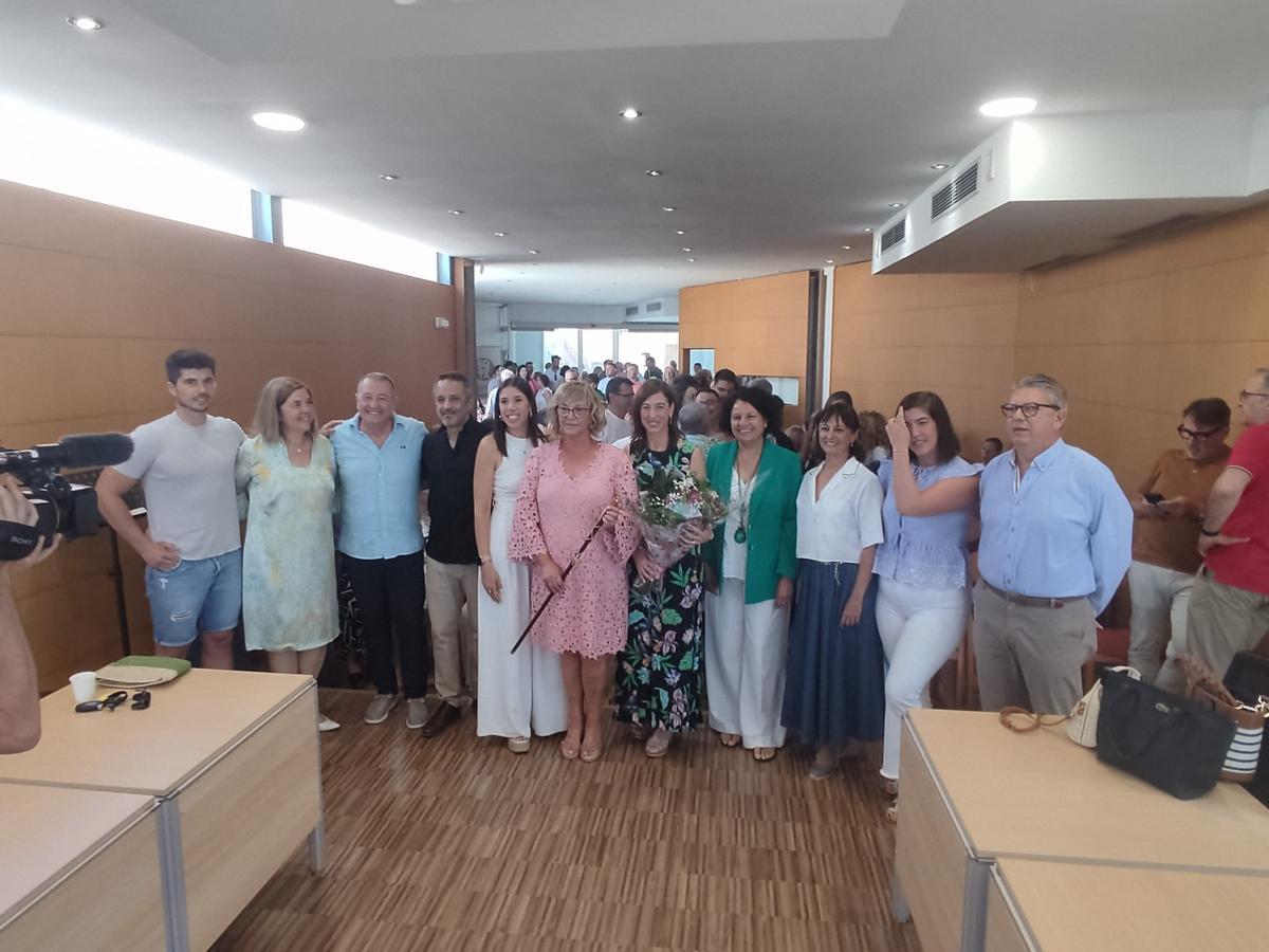 La nueva alcaldesa, con el resto de regidores de la corporación municipal de Lloseta.