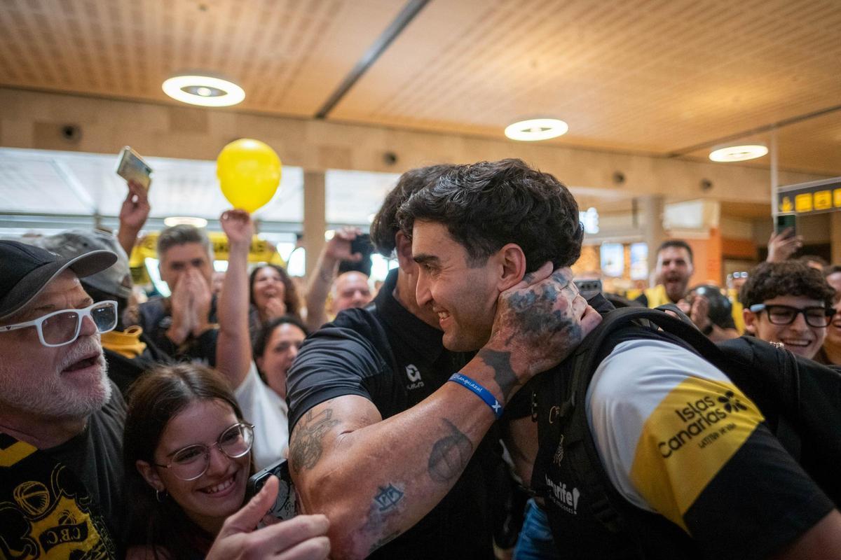 Recibimiento de la afición al CB Canarias