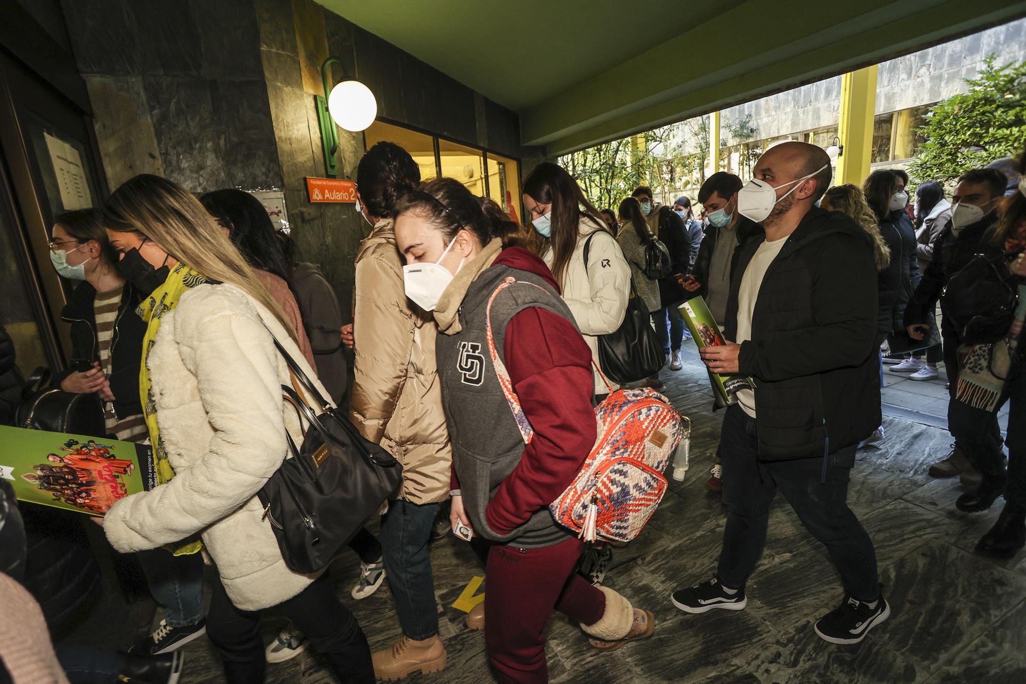 La hora de la verdad para casi 1.500 futuros médicos que se examinan del MIR en Oviedo