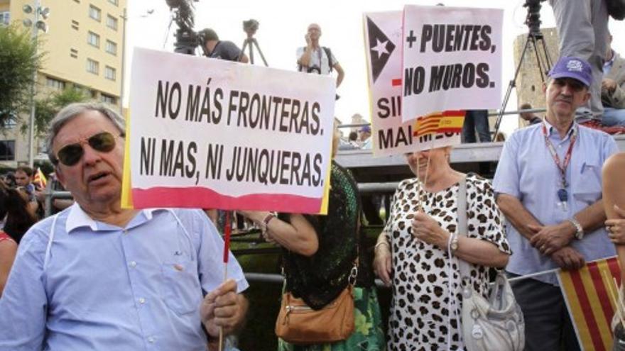 Miles de catalanes participan en la Diada más reivindicativa