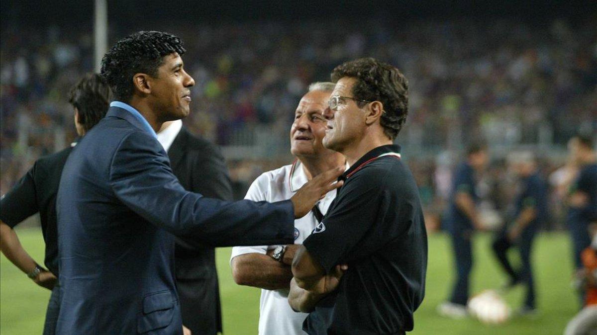 Capello y Rijkaard conversan en aquel Gamper de 2005