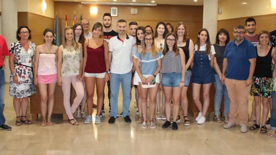 Tavernes de la Valldigna Catorce jóvenes en el programa La Dipu et Beca