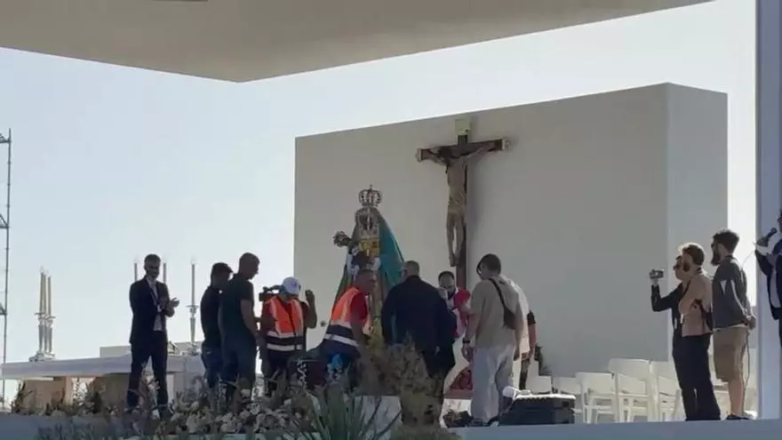 La Virgen de Candelaria ya está en el puerto de Santa Cruz de Tenerife
