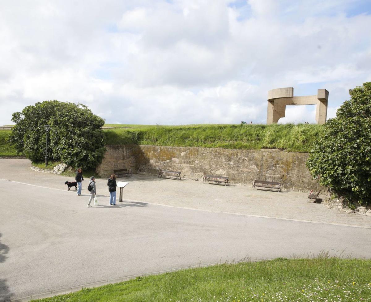 Entorno del Cerro donde se edificará el nuevo centro de recepción para musealizar la batería militar | Ángel González