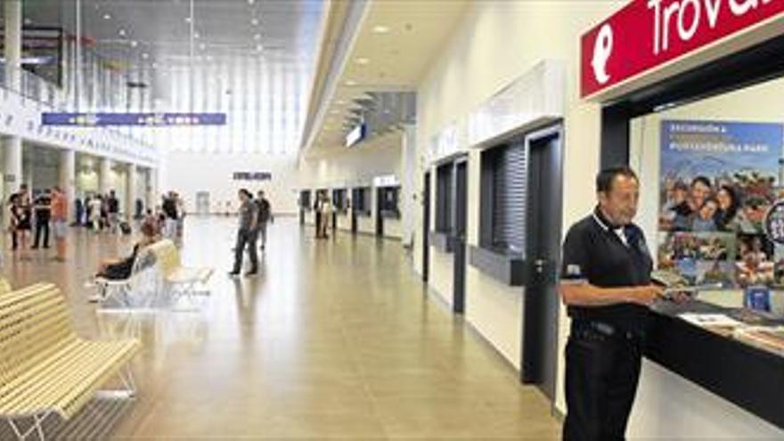 El aeropuerto ya crea empleo en torno a las empresas de turismo