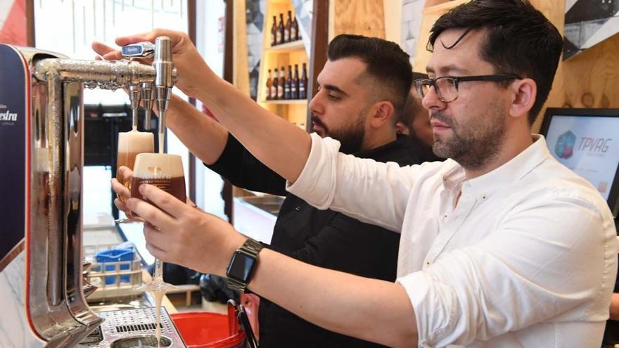 Tiraje de cerveza en el Espacio Mahou.