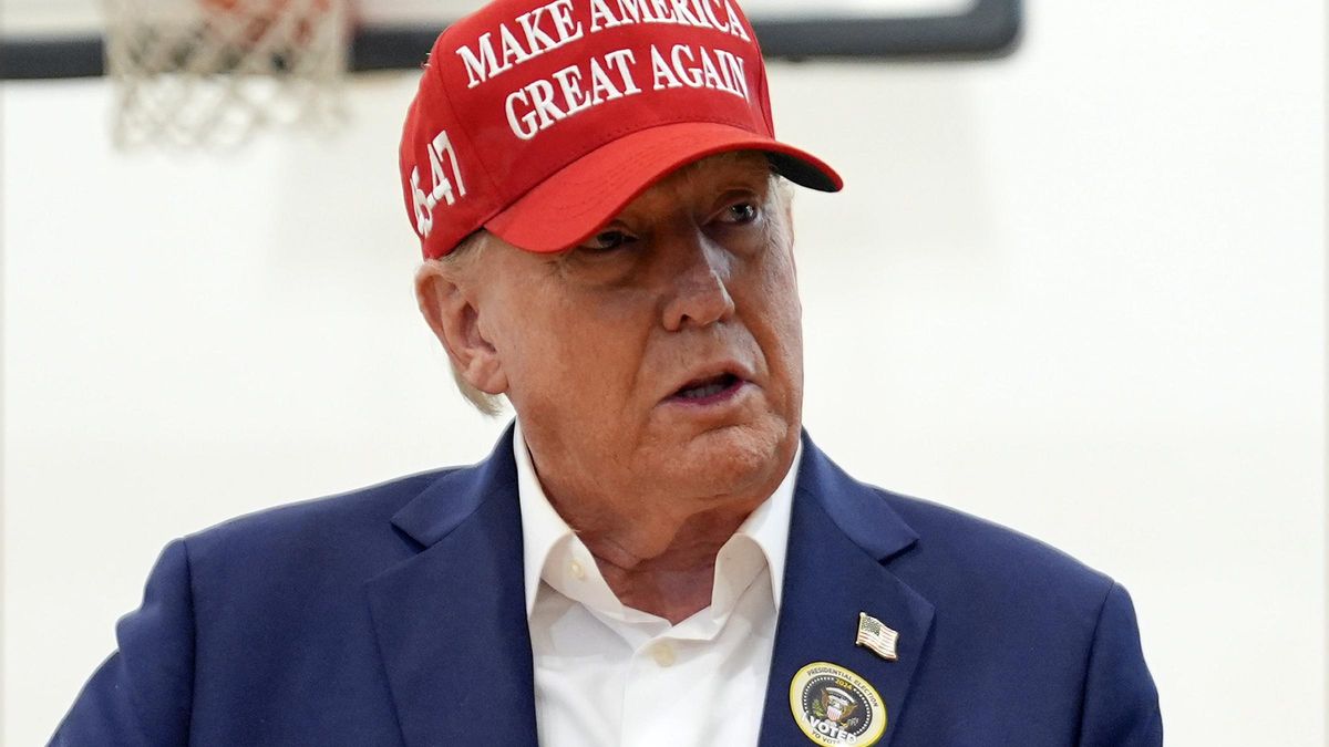 Donald Trump audió a votar acompañado de su mujer, Melania.