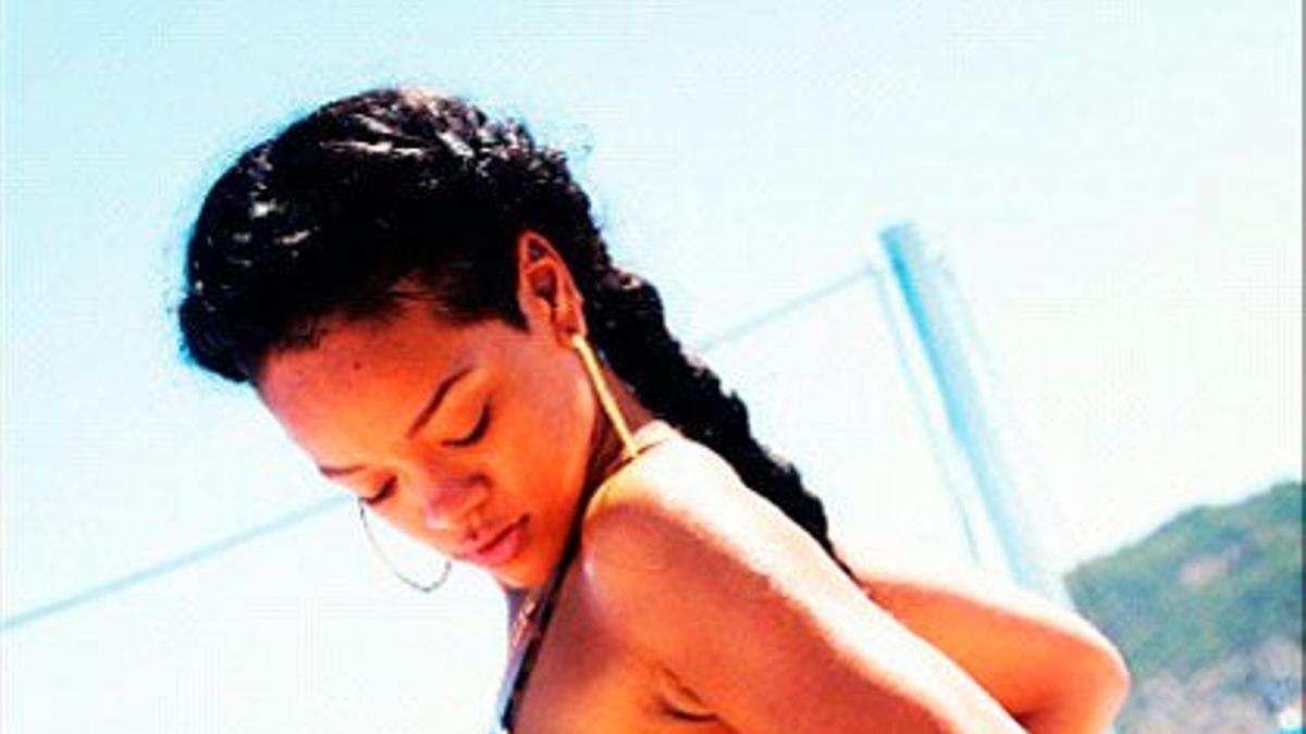Rihanna presume de tipazo en alta mar