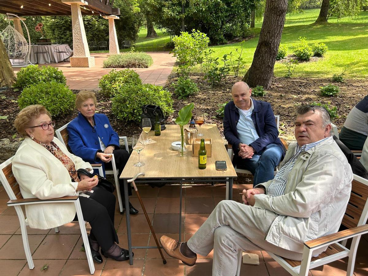 En imágenes: comida anual y reconocimiento de socios del Hogar del Jubilado de El Berrón.