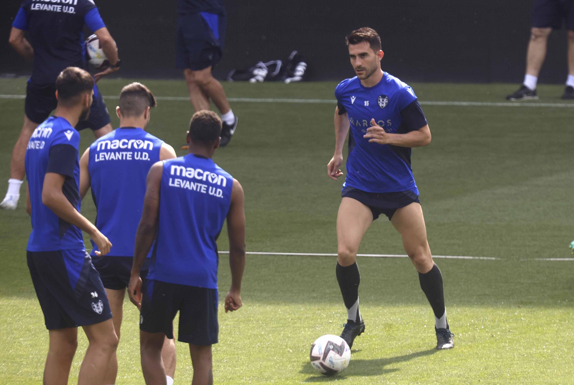 Entrenamiento previo por el ascenso del Levante UD