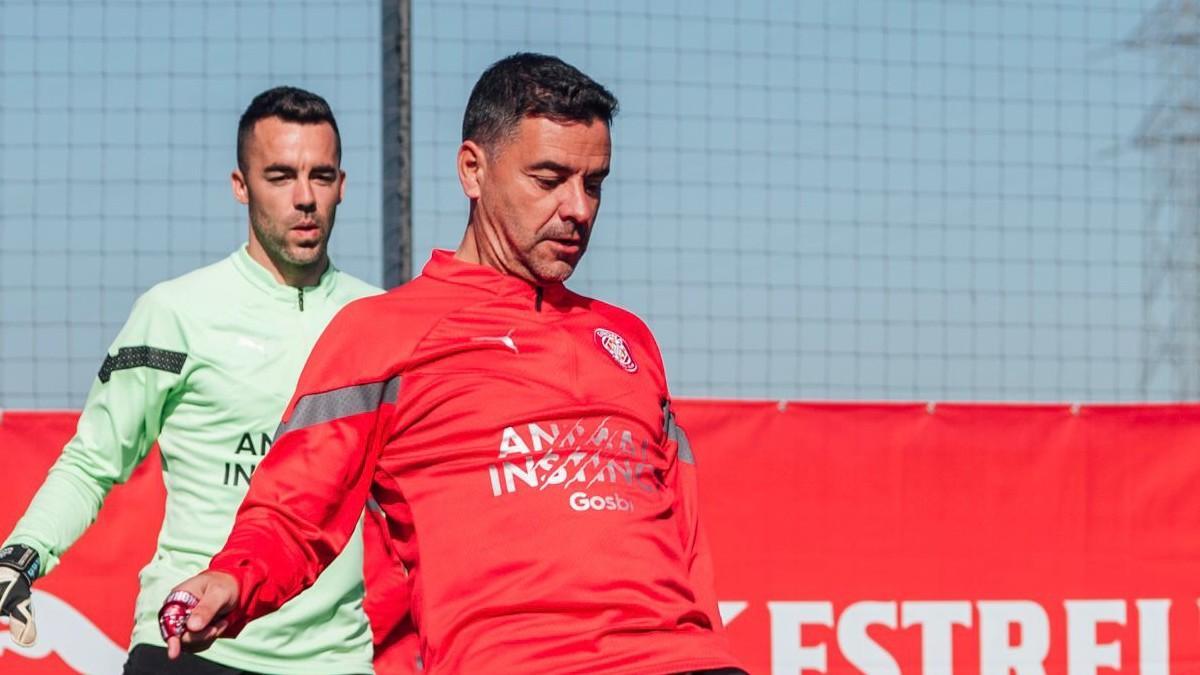 Míchel, en un entrenamiento del Girona