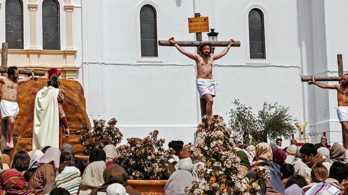 Crucifixión de la Pasión VIviente de Oliva de la Frontera.