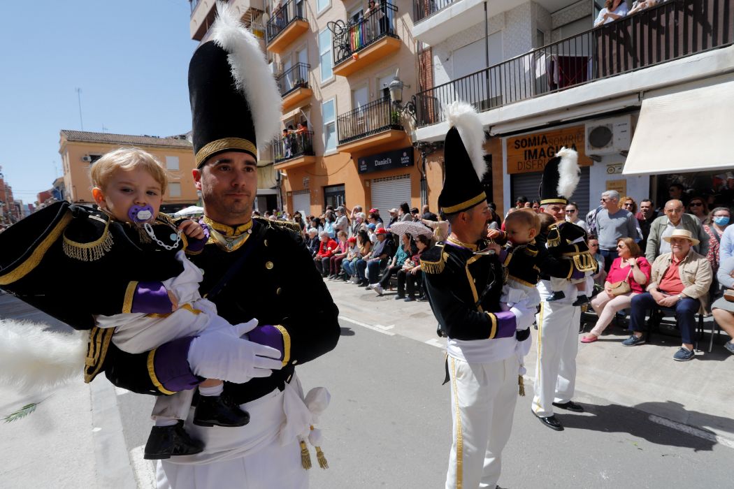 Flores y alegría para despedir la Semana Santa Marinera en el desfile de Resurrección