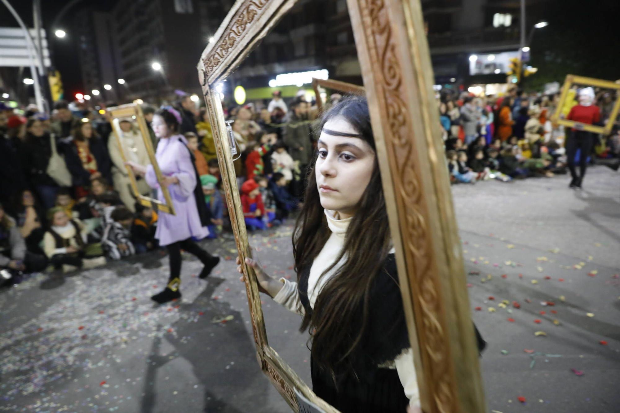 Así fue el multitudinario desfile del Antroxu de Gijón (en imágenes)