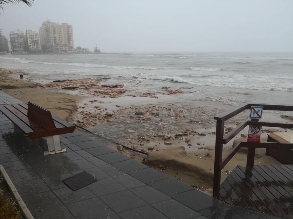 Aspecto de la playa de Los Locos esta mañana