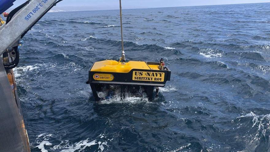 Encuentran restos humanos y vehículo anfibio perdido en el mar en California