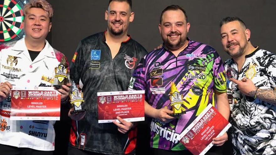 Podio del torneo individual con José Justicia, de morado, como campeón del Mundo. | Phoenix Darts