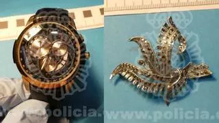 Anillos, relojes o broches: la Policía Nacional expone 3.000 joyas robadas en busca de sus dueños