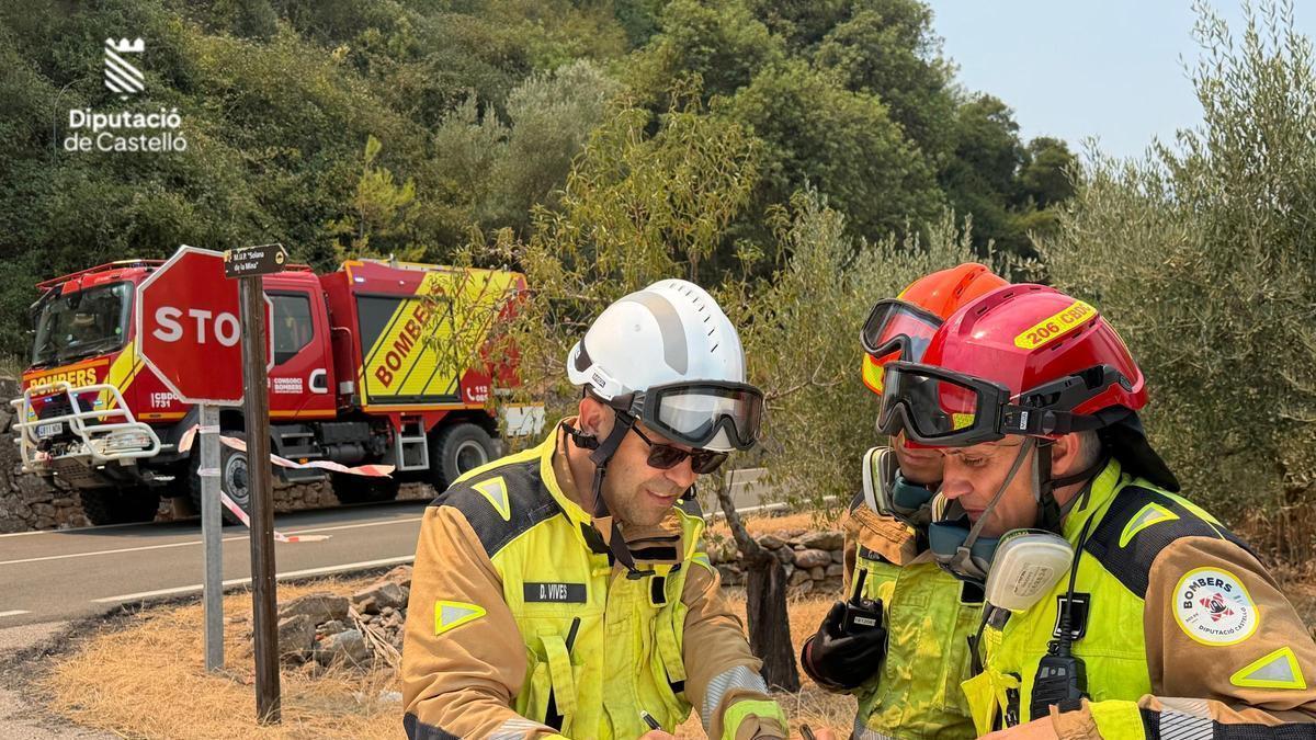 El Consorcio de Bomberos de Castellón continúa trabajando en el incendio forestal de la Vall d'Uixó