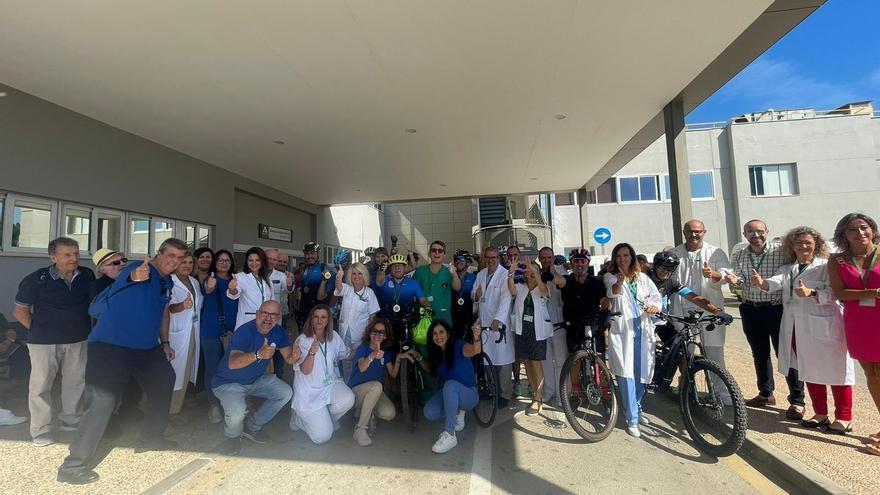 El Clínico de Málaga celebra el final de la vuelta ciclista hospitalaria de pacientes ostomizados