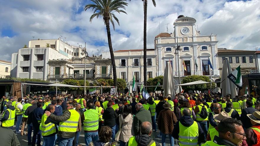 Vídeo | Así ha sido la protesta de los agricultores en Mérida