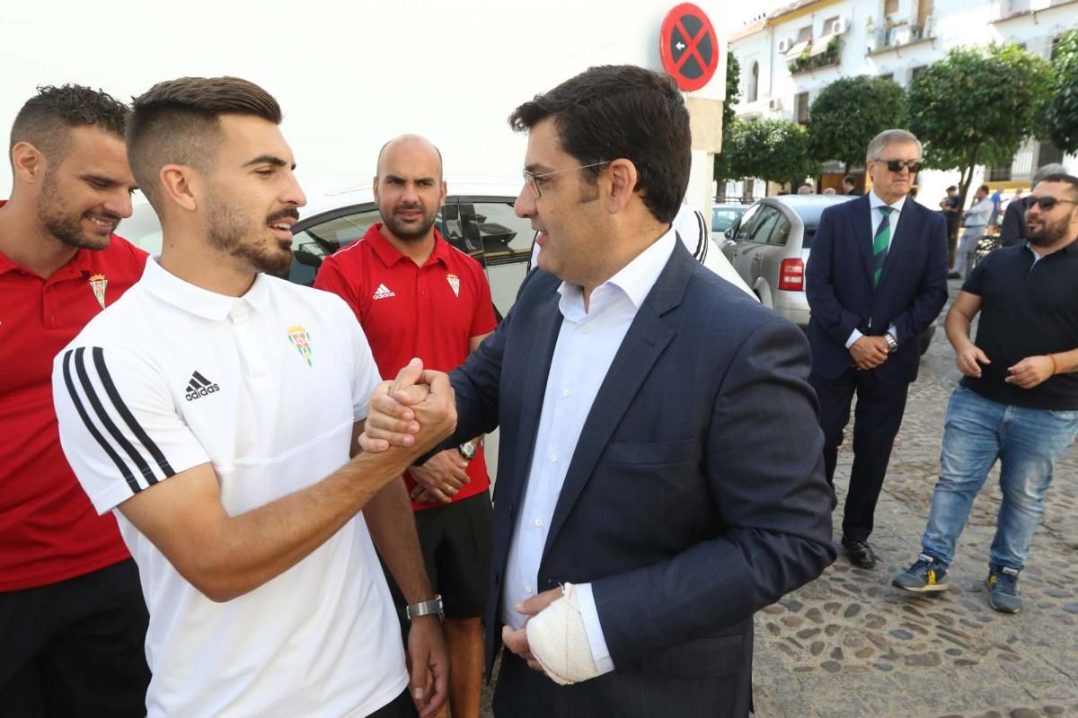 Ofrenda floral del Córdoba CF a San Rafael