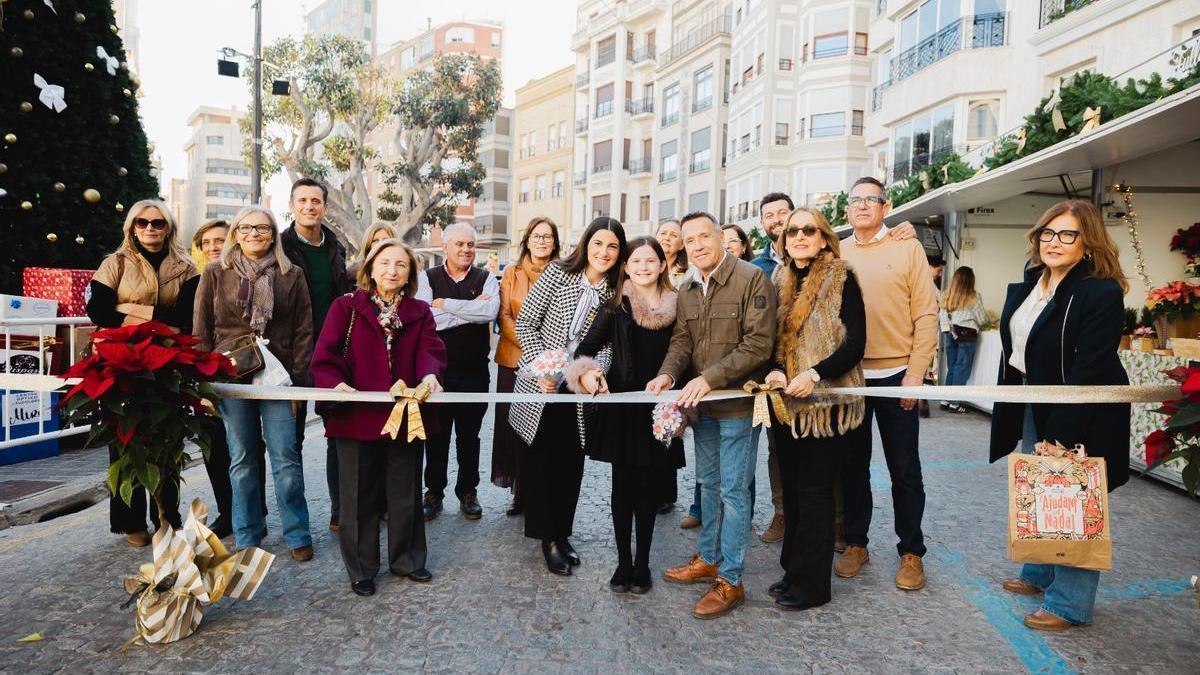 El corte de la cinta de la Fira del Comerç de Nadal en Burriana.