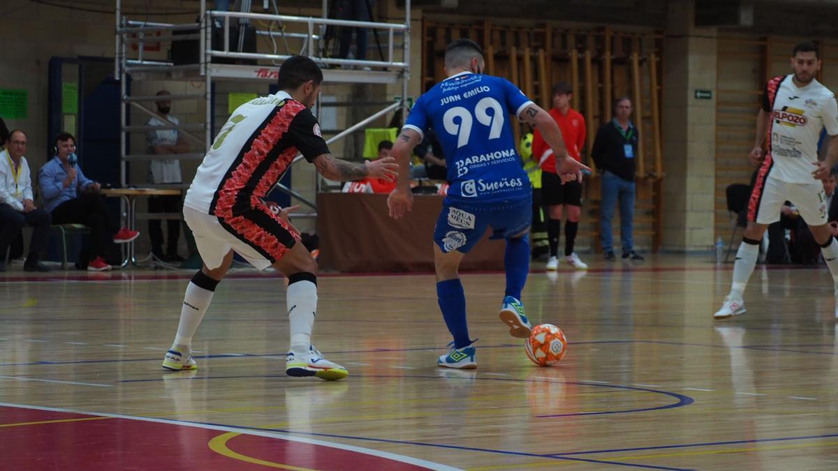 Felipe Valerio, defendiendo durante el encuentro