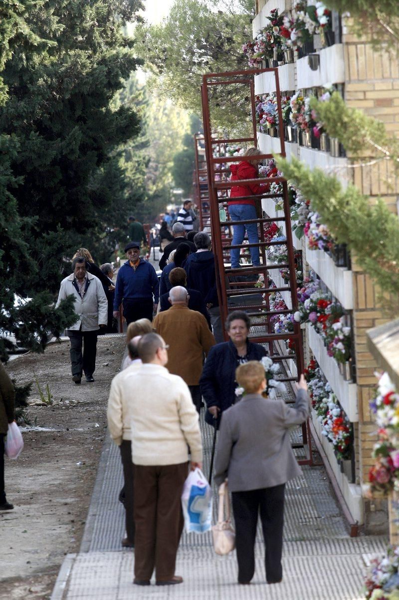 Día de Todos los Santos en el Cementerio de Zaragoza