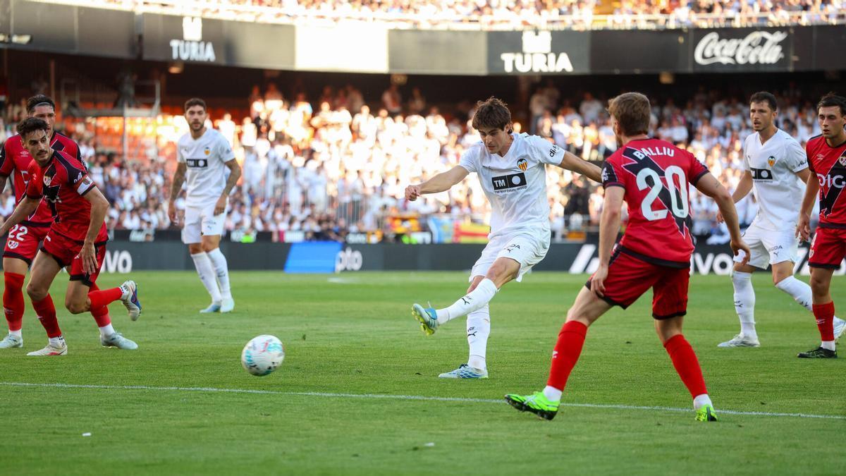 Valencia VLC SPD partido de fútbol de Liga EASPORTS entre el Valencia CF y el Rayo Vallecano