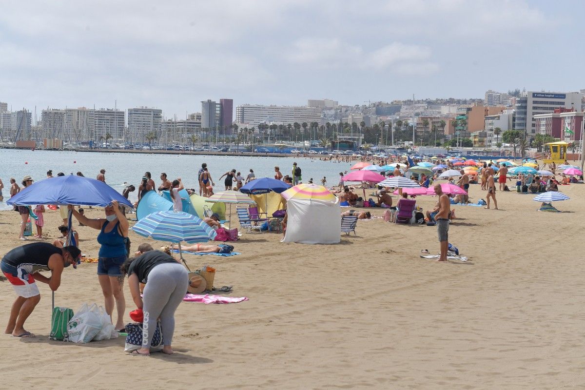 Un sábado de playa en Las Alcaravaneras (21/08/21)