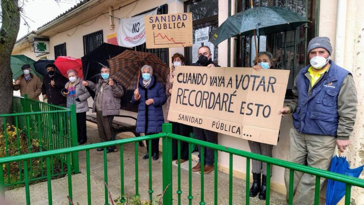 Concentración por la sanidad en Pozoantiguo.