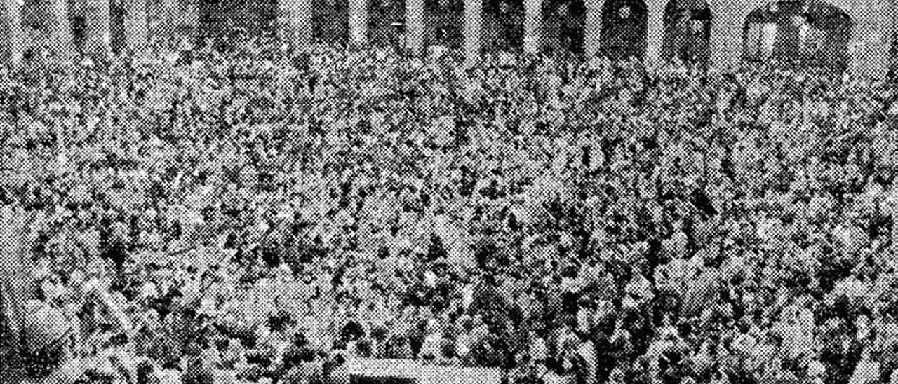 La plaza Mayor fue el punto de encuentro de los primeros Carnavales en 1981.