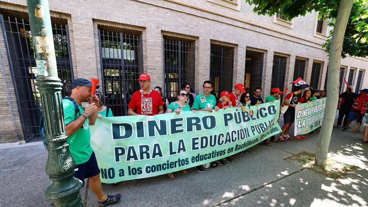 Imagen de una de las acciones convocadas por Marea Verde para defender los derechos de la escuela pública.