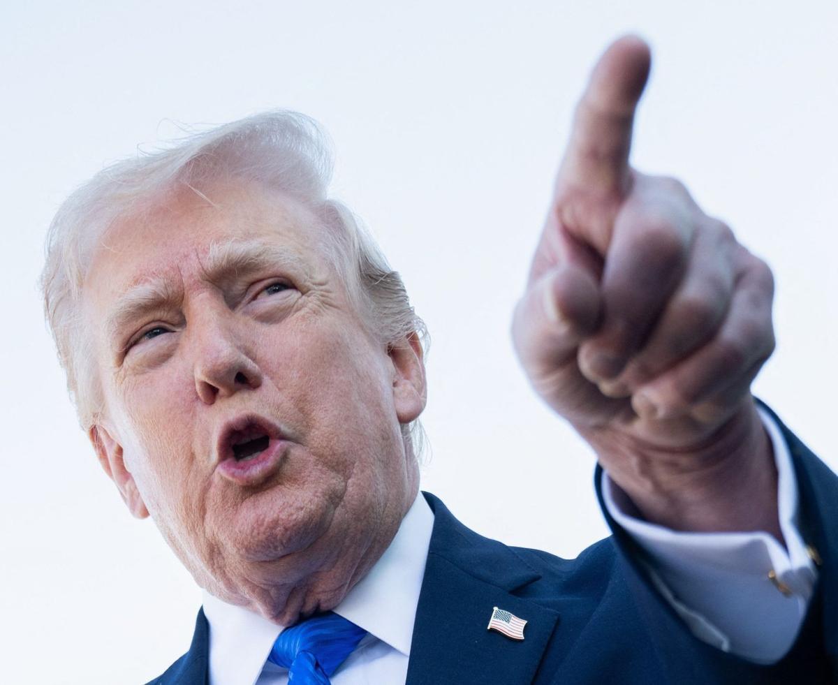 Trump ajorna els atacs a elèctriques per unes converses que l’Iran desmenteix