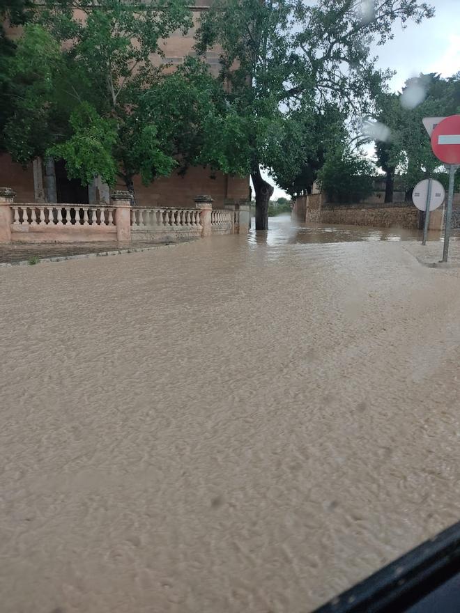 El tiempo en Mallorca: Una tromba de agua descarga 70 litros en Porreres y anega calles y carreteras